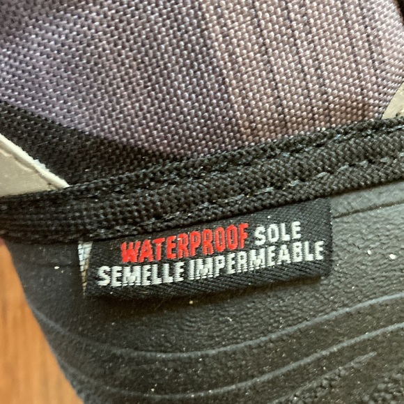 New winter boots, size 4T - Picture 3 of 7